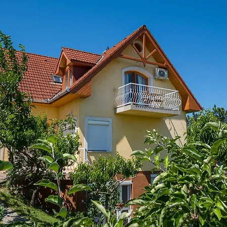 Balaton Vendeghaz Guest house Balatonfured