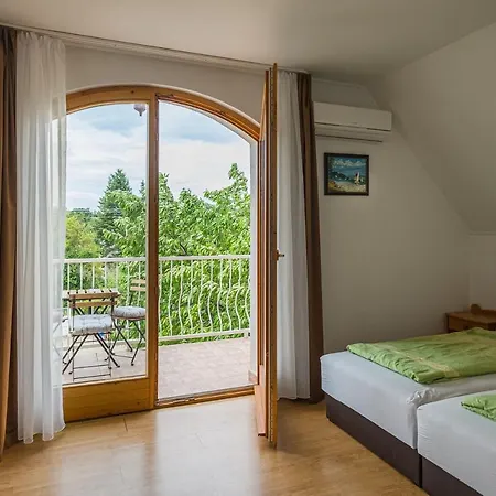 ゲストハウス Balaton Vendeghaz バラトンフレド