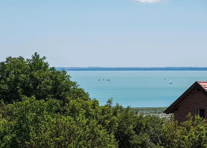 בית הארחה Balaton Vendeghaz באלאטונפורד